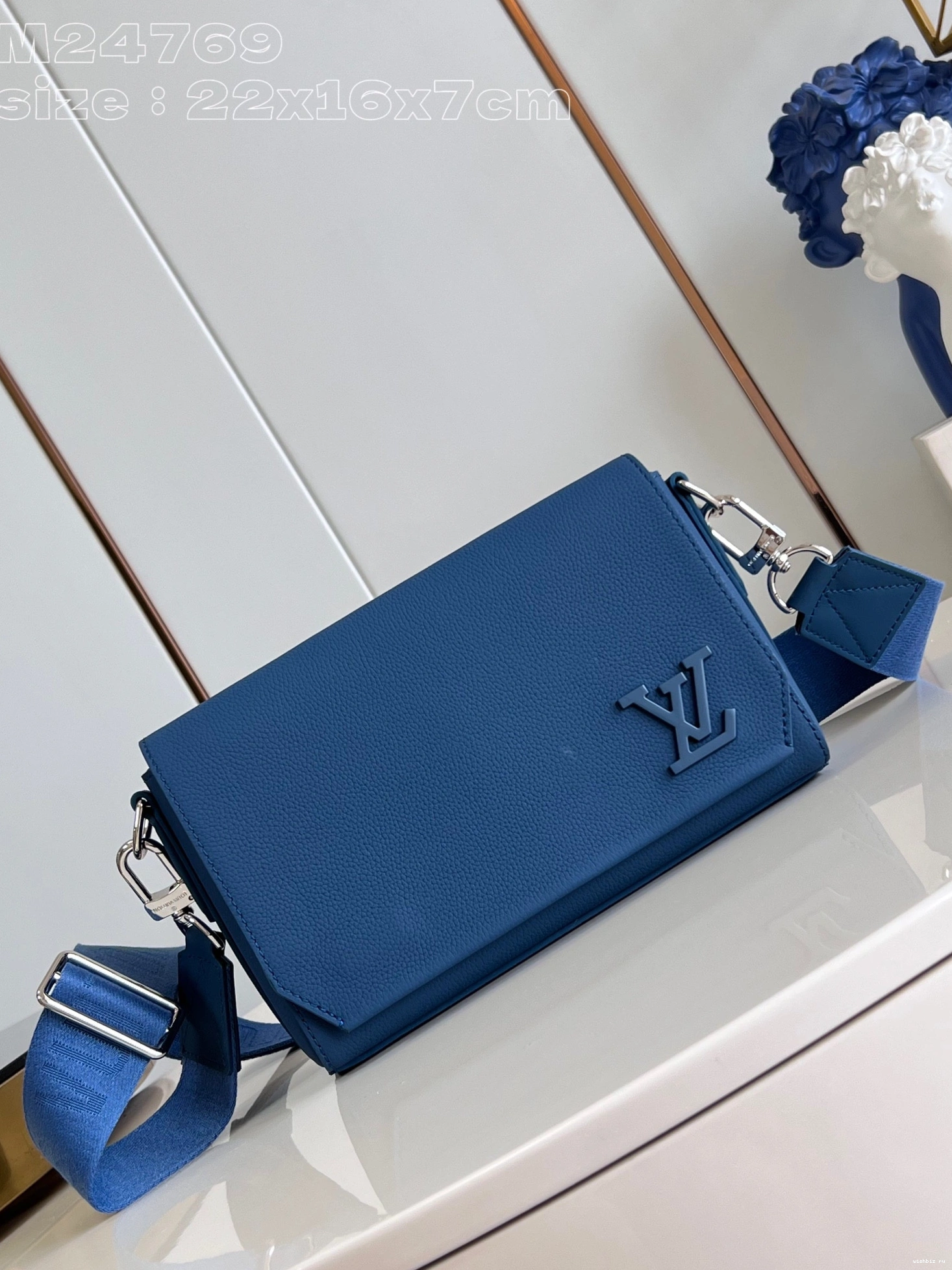 WIS Messenger Takeoff LOUIS PM-22*16.5*7CM VUITTON 0226